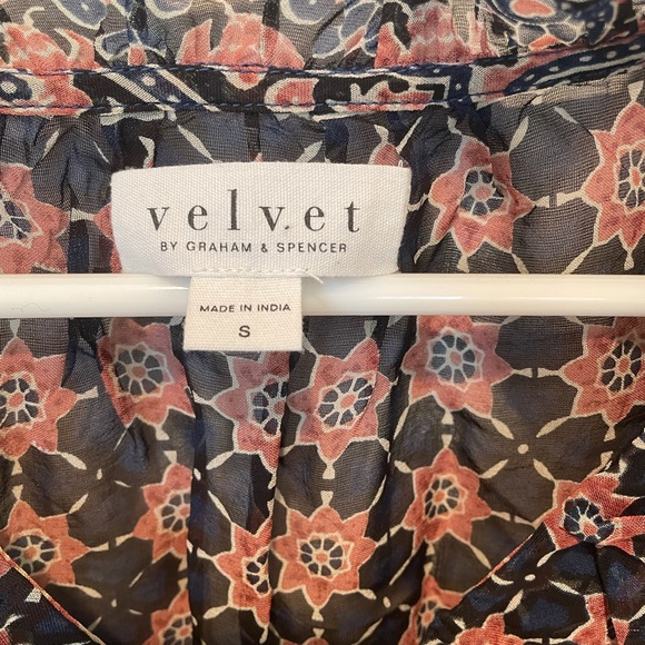 Velvet by Graham and Spencer Sheer Top Pattern S - Picture 4 of 10